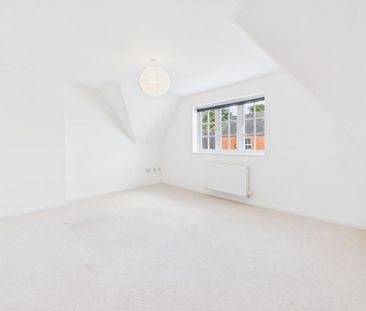 3 bedroom flat to rent - Photo 4