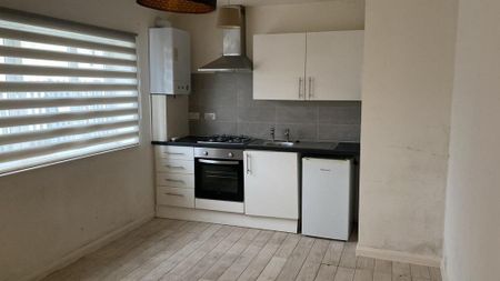 1 bedroom flat to rent - Photo 2