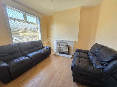 Price £950 pcm - Available Now - Unfurnished - Photo 5