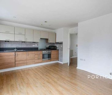 Clark Grove, Ilford, IG3 - Photo 3