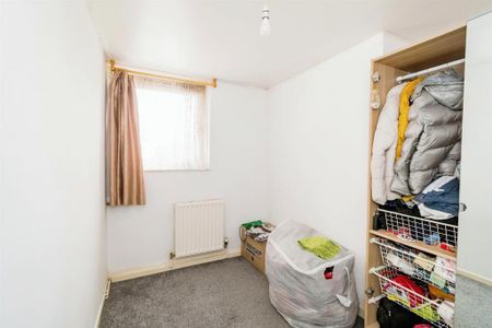 3 bedroom flat to rent - Photo 4