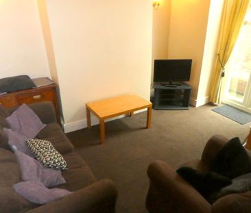 4 bedroom terraced house to rent - Photo 2