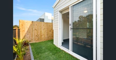 Modern and Cozy Home in Prime Location - AC & Ceiling Fans - $545 increasing to $555 from 29/10/2026 - Photo 2