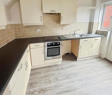 3 bedroom semi-detached house to rent - Photo 2