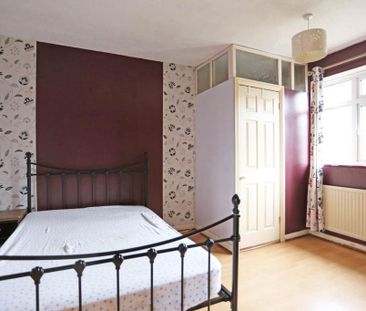 4 bedroom semi-detached house to rent - Photo 2