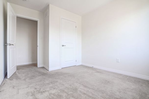 For Lease - 3353 Carding Mill Trail, Oakville, Ontario - Photo 1