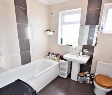 1 bedroom in a house share to rent - Photo 6