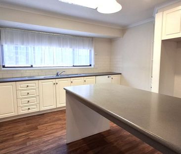 Large Family Home in a Prime Location! - Photo 4