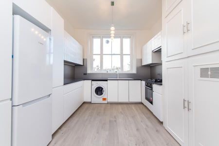 TWO BEDROOM FLAT | TO LET | WARRINGTON CRESCENT | LITTLE VENICE | W9 - Photo 5