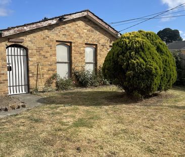 IMMACULATELY PRESENTED FAMILY HOME IN QUIET LOCATION - Photo 5