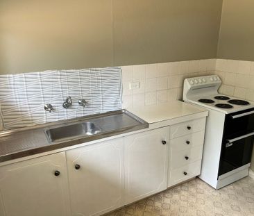 Freshly Painted 2-Bedroom Unit in a Quiet, Quality Neighbourhood - Photo 5