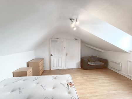 3 Bedroom Flat - Photo 4