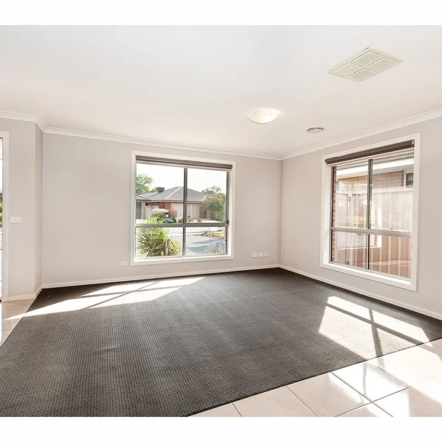 Spacious Family Home in Quiet Court - Photo 1