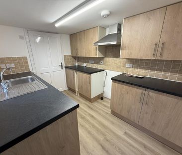 3 bedroom semi-detached house to rent - Photo 3