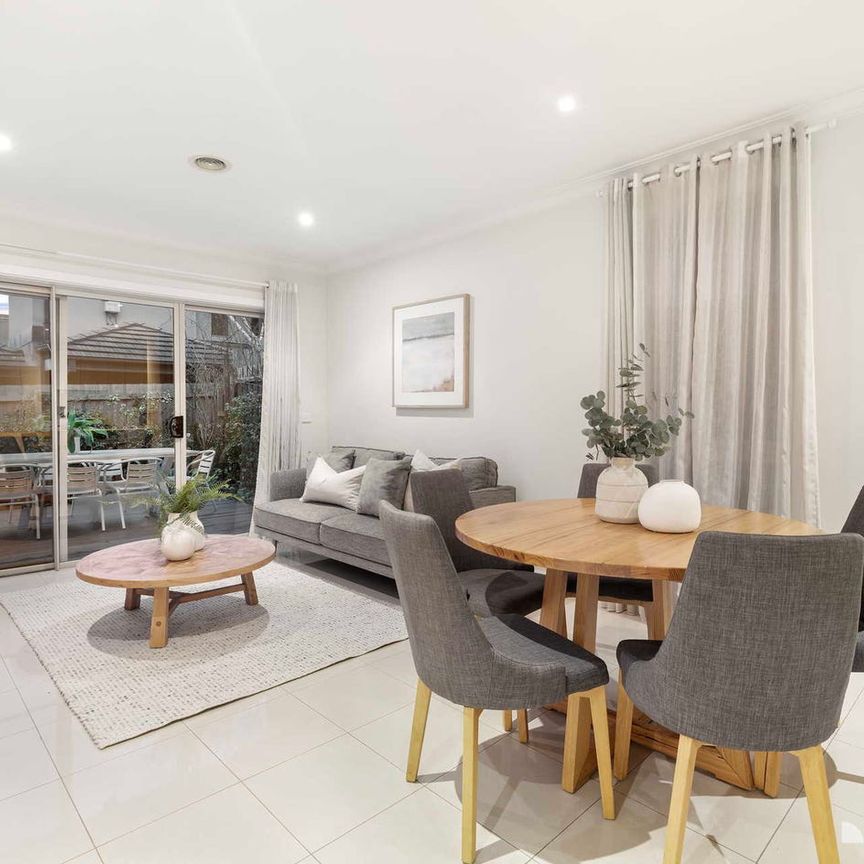 Low-Maintenance Living, Generous Space & Exceptional Convenience in Ringwood - Photo 1