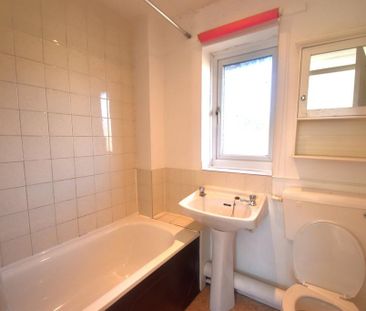 2 bedroom semi-detached house to rent - Photo 5