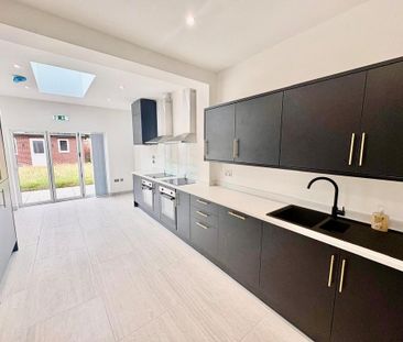 1 bedroom in a house share to rent - Photo 2