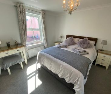 2 bedroom end of terrace house to rent - Photo 2