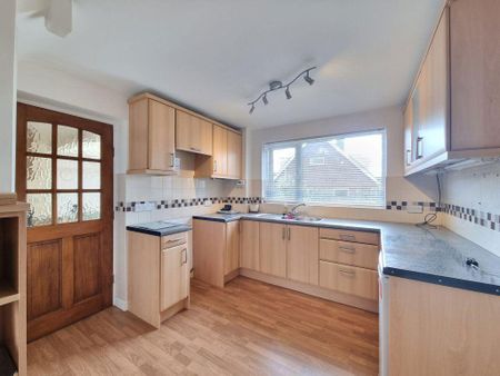 3 bedroom detached house to rent - Photo 2