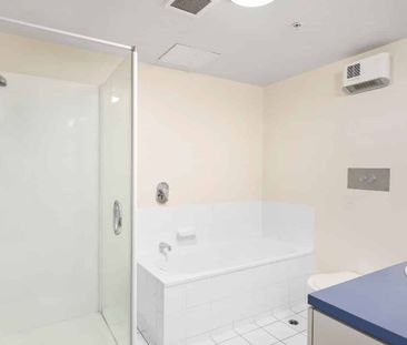 Perfect Central 2 Bedroom Apartment - Photo 4