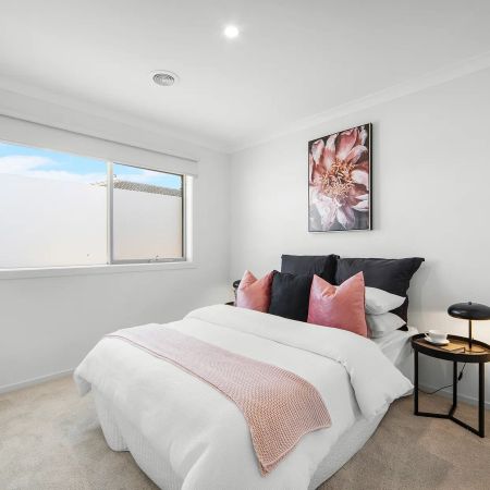 SPACIOUS HOME IN HARPLEY ESTATE - Photo 3