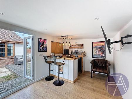 5 bedroom detached house to rent - Photo 4