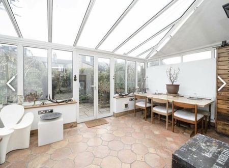 Kingsize room with private shower in quiet East Dulwich house - Photo 3