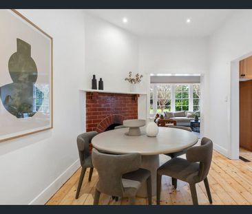 Extended Elegance in a Perfect Position - 4 bedroom family home wit... - Photo 6