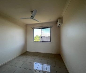 Lovely low maintenance brick home in quiet street - Photo 3