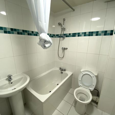 Flat 2, 32 Kelso Road, LS2 9PR, Leeds - Photo 4