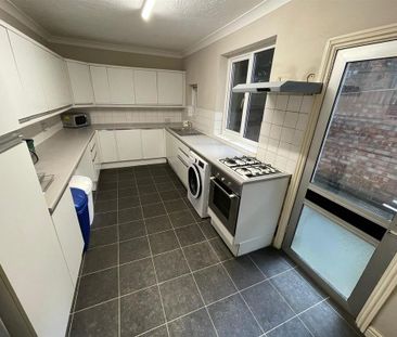4 bedroom house share to rent - Photo 3