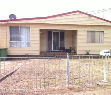 Cosy & Convenient 1-Bedroom Half House- Includes Water! - Photo 5