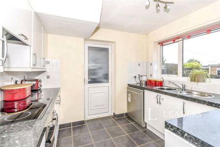 3 bedroom house to rent Rockingham Road, Stamford, PE9 - Photo 5