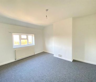 4 bedroom semi-detached house to rent - Photo 2