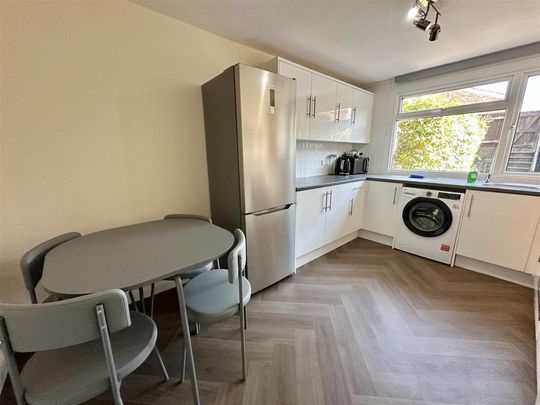 1 bedroom in a house share to rent - Photo 1