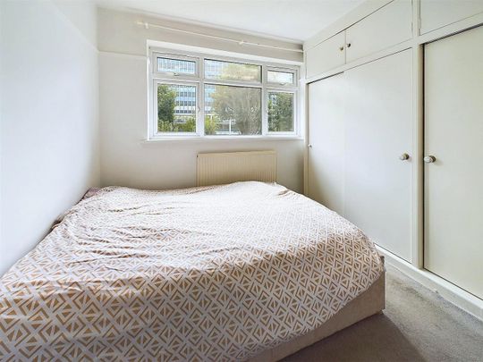 Cheltenham Avenue, Twickenham, Middlesex, TW1 - Photo 1