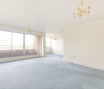 3 bedroom flat to rent - Photo 2