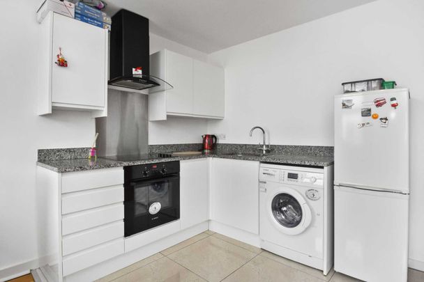Price £400 pw - Available 27/11/2025 - Furnished - Photo 1