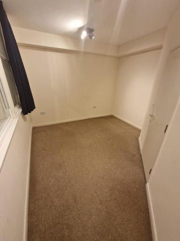 3 bedroom flat to rent - Photo 3