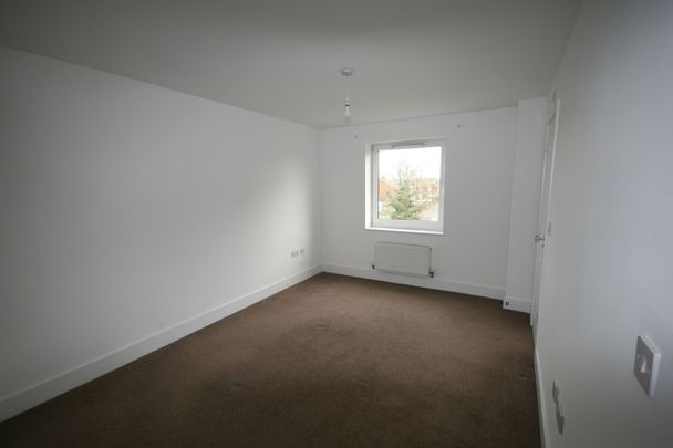 Suffolk Drive, Gloucester, with dedicated parking - Photo 1