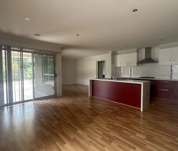 Large Living in the Alamanda School Zone - Photo 5