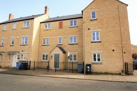 3 bedroom terraced house to rent - Photo 5