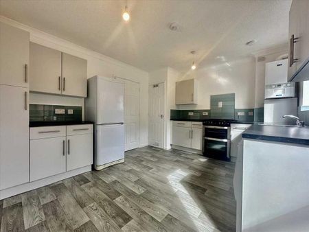 2 bedroom semi-detached house to rent - Photo 4