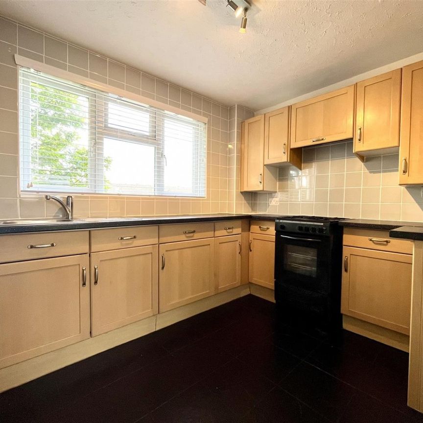 2 Bedroom Flat - Purpose Built To Let - Photo 1