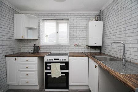 3 bedroom terraced house to rent - Photo 5