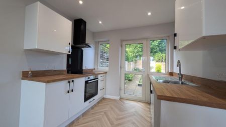 2 bedroom semi-detached house to rent - Photo 5