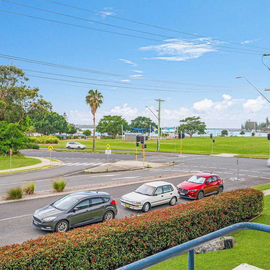 Charming Two-Bedroom Townhouse in Bay Park Gardens - Photo 1