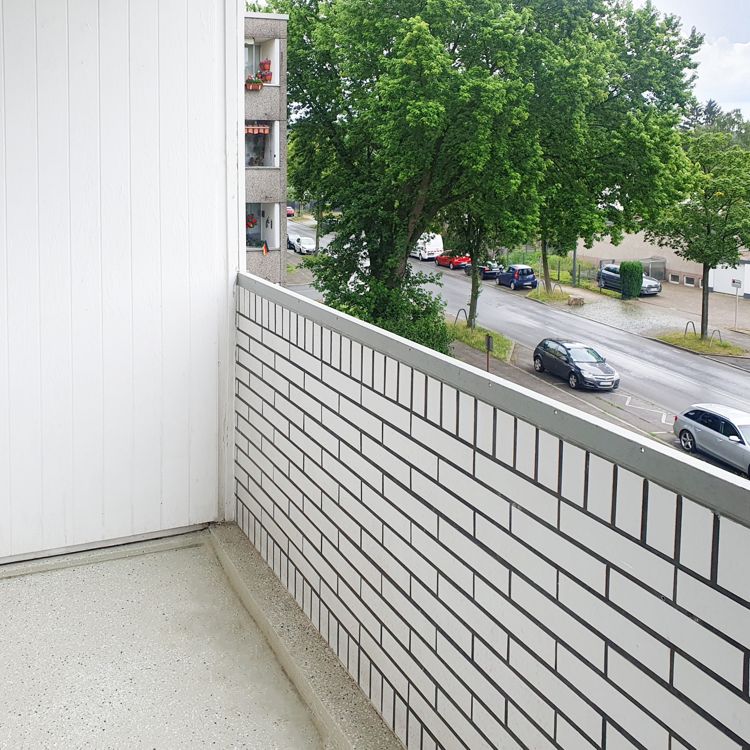 Bald frisch sanierte Wohnung mit Balkon zu vermieten! - Photo 1