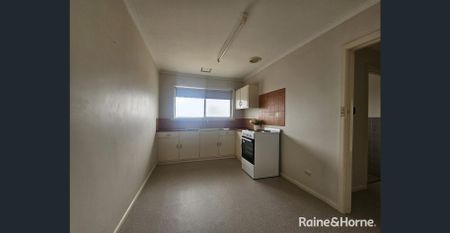 Two Bedroom Unit in Prime St Albans Location - Photo 5
