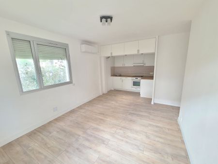 Appartement 2 pièces 43m2 MARSEILLE 9EME 830 euros - Photo 2